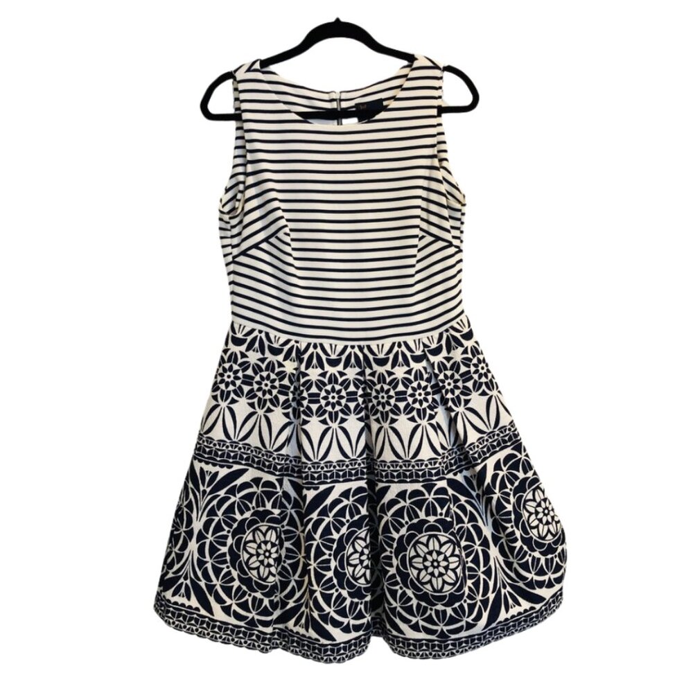 Just…Taylor - Navy and White Flare Dress w/ Pockets - 10